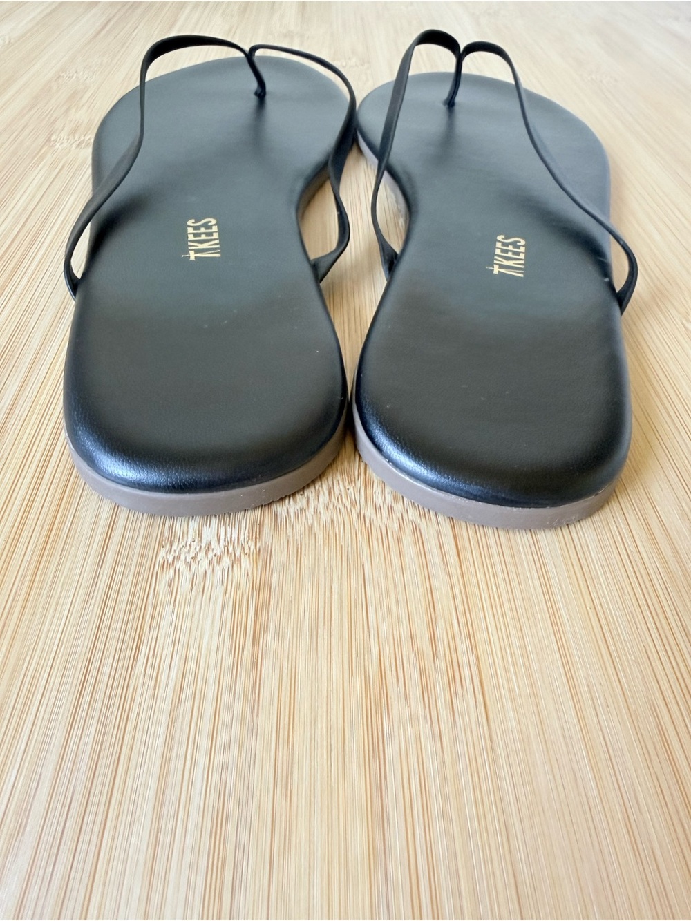 Tkees Black Leather Flip Flops Size 10 - Picture 3 of 4
